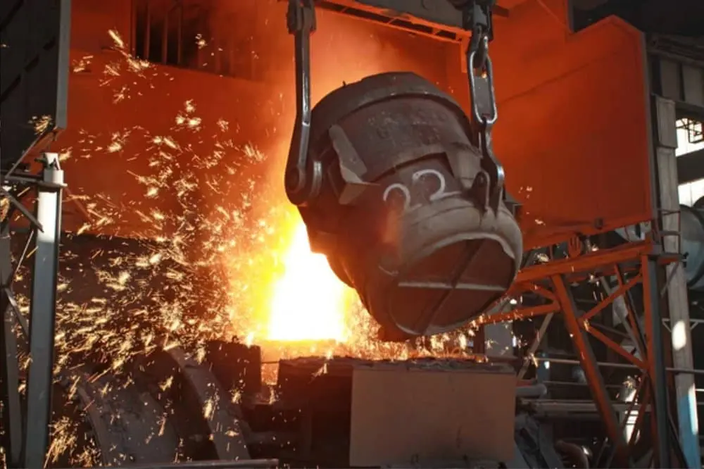 Molten Iron Splashing During Induction Furnace Melting
